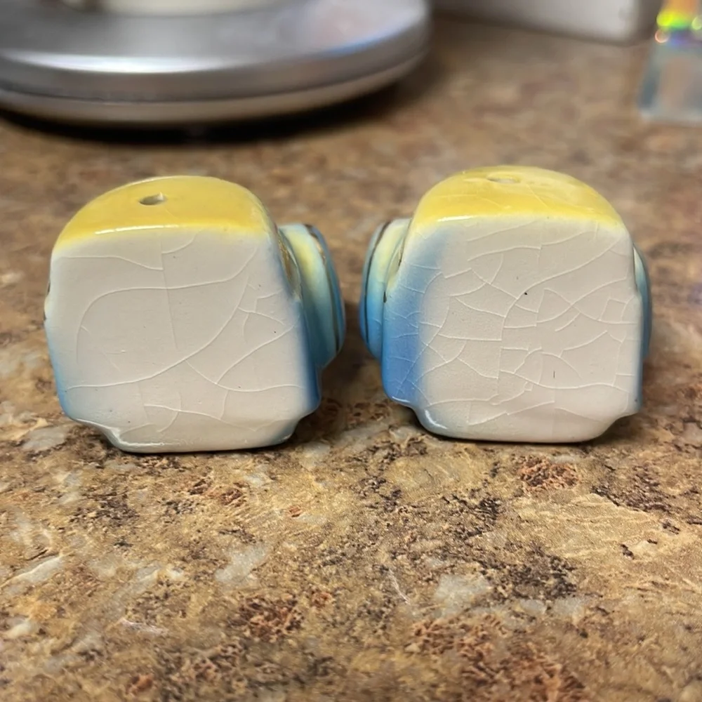 Vintage Car Salt and Pepper Shaker Set
